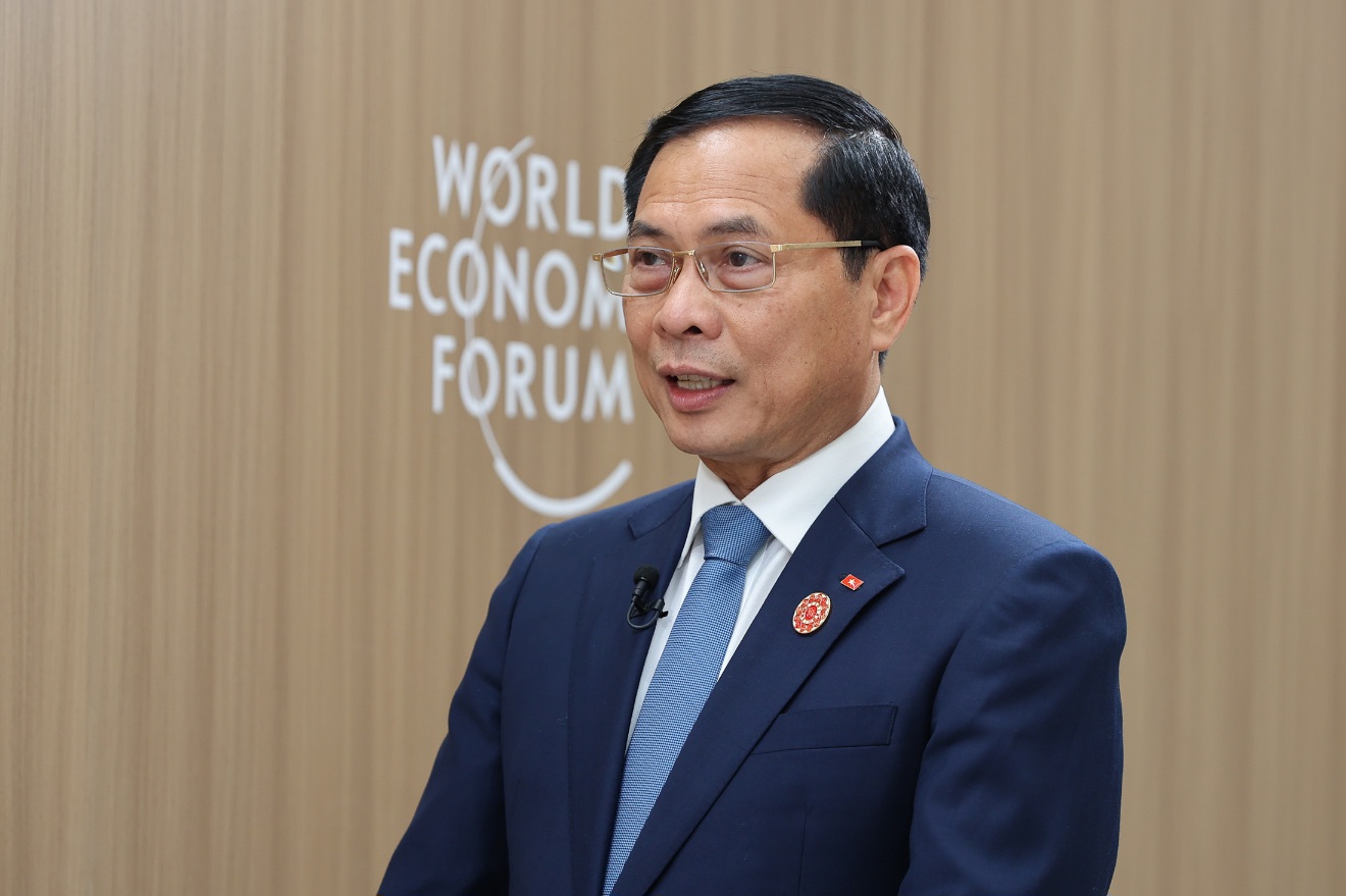 Phó Thủ tướng, Bộ trưởng Ngoại giao Bùi Thanh Sơn trả lời phỏng vấn về kết quả chuyến công tác tại Trung Quốc của Thủ tướng Chính phủ Phạm Minh Chính